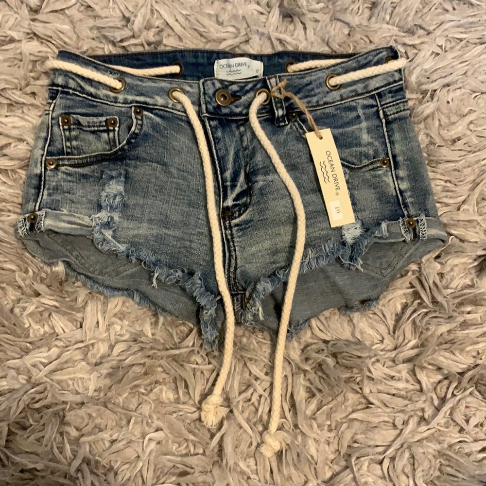 rope belted shorts